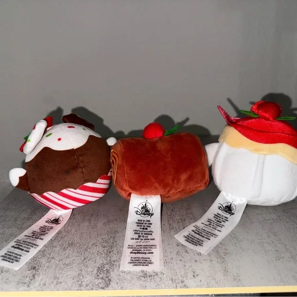 Set of 6 Disney Munchlings from the "Season's Sweetings" collection - Picture 2 of 3